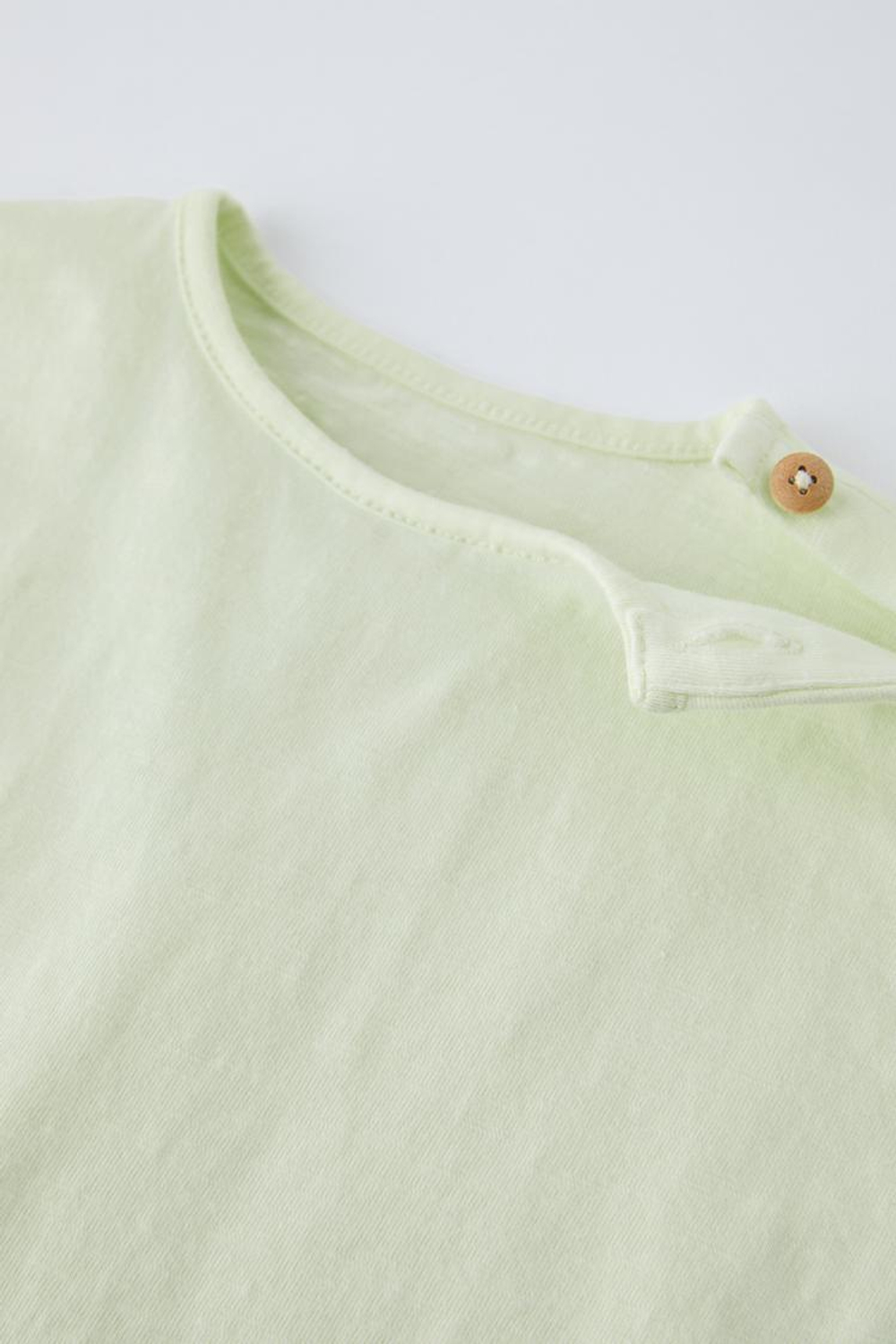 ZARA ФУТБОЛКА С ПУГОВИЦАМИ, СВЕТЛО-ЗЕЛЕНЫЙ