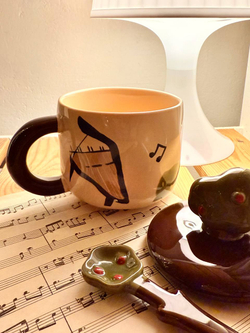 Кружка с крышкой и ложкой "Музыкальный лес"