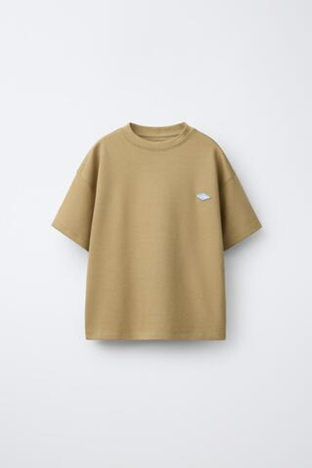 ZARA ФУТБОЛКА ИЗ ТКАНИ ОТТОМАН С НАШИВКОЙ, ТАБАЧНЫЙ