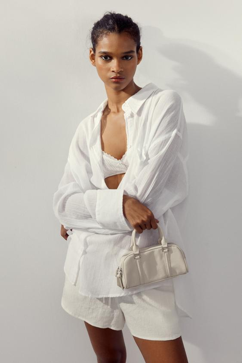 ZARA НЕБОЛЬШАЯ СУМКА-БОУЛИНГ, ЭКРЮ