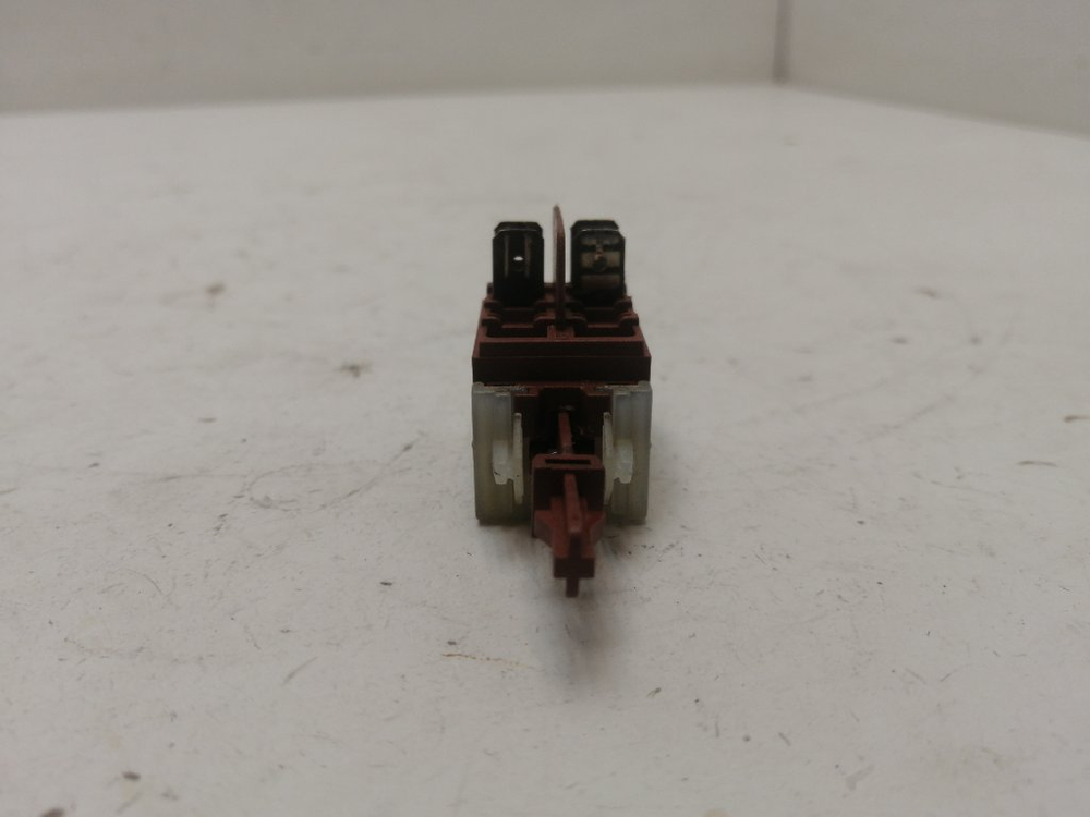 WMD75105BL кт98 Сетевая кнопка для стиральной машины Beko WMD75105BL б/у