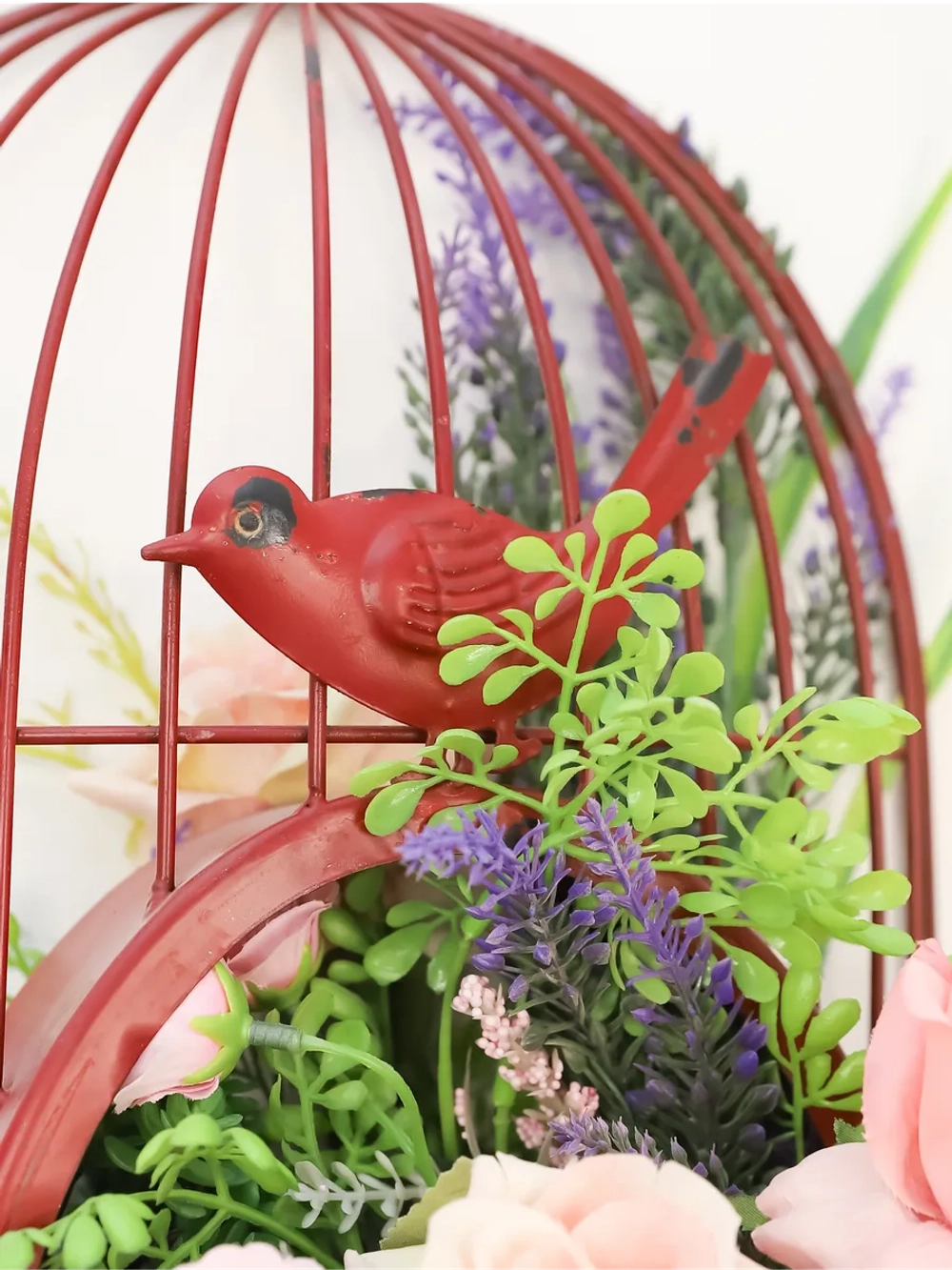 Композиция настенная с цветами в металлической клетке