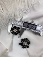 Накладка на пуговицу в форме цветка черная со стразами скидка