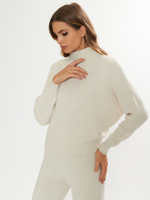 Женский трикотажный костюм-двойка молочный с джемпером под горло