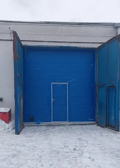 2 секционных ворот с калиткой