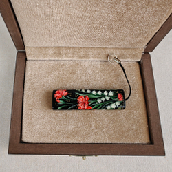 Флешка USB в футляре с ручной росписью "Ландыши и гвоздики"