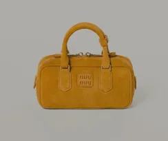 Замшевая сумка MIU MIU Arcadie matelasse, горчичный