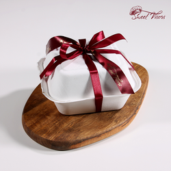 Упаковка Бенто торта Кондитерская Sweet Visors Сладкие Козырьки. Кондитер Светлана Дегтерева. Торты ручной работы на заказ в СПБ. Мы создаем сладкие истории на любой вкус