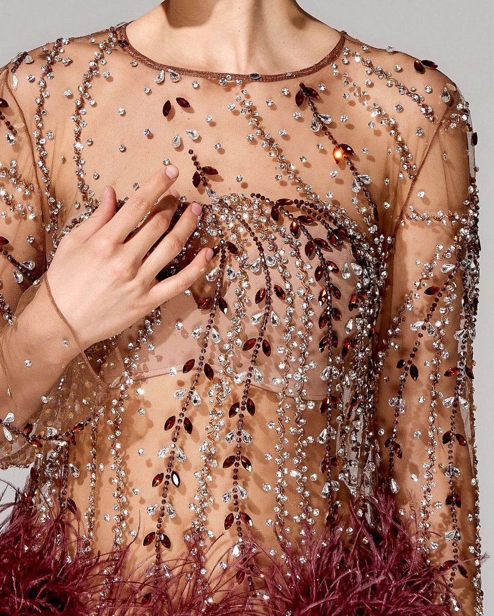 Платье с вышивкой ручной работы