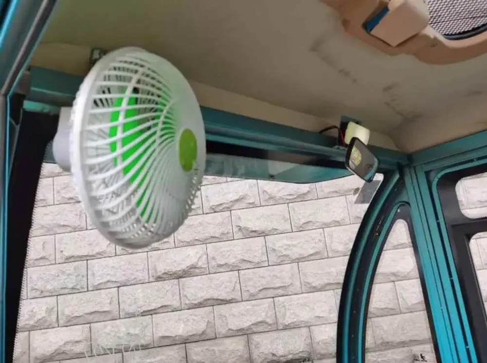 Электротрицикл грузовой Green Camel Тендер D1500 (60V 1000W) кабина, понижающая