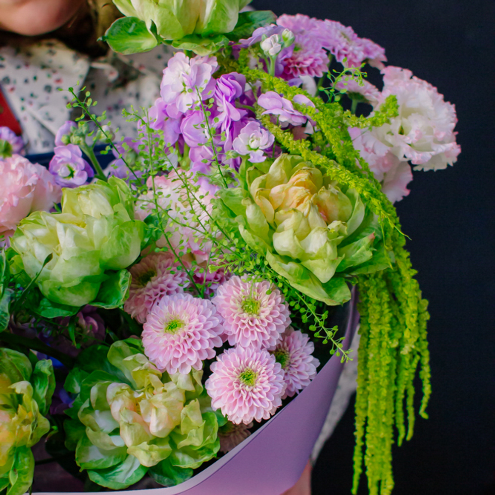 32. Нежный экзотический букет с амарантом