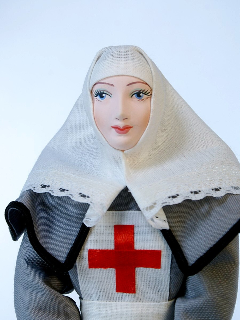 Кукла коллекционная Сестра милосердия