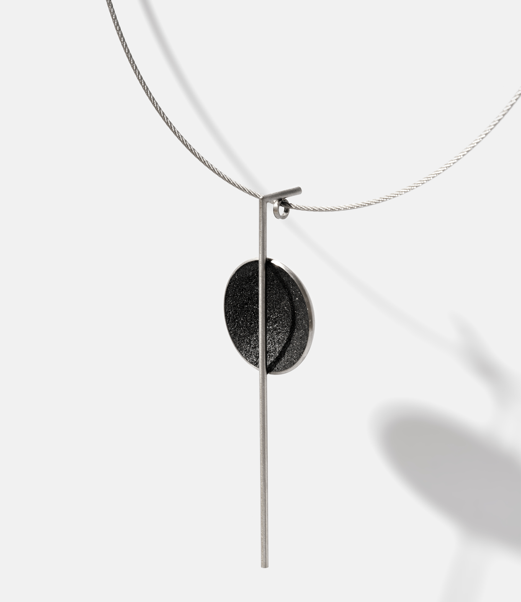 Konzuk Infini Necklace — бетонное колье с алмазной пылью