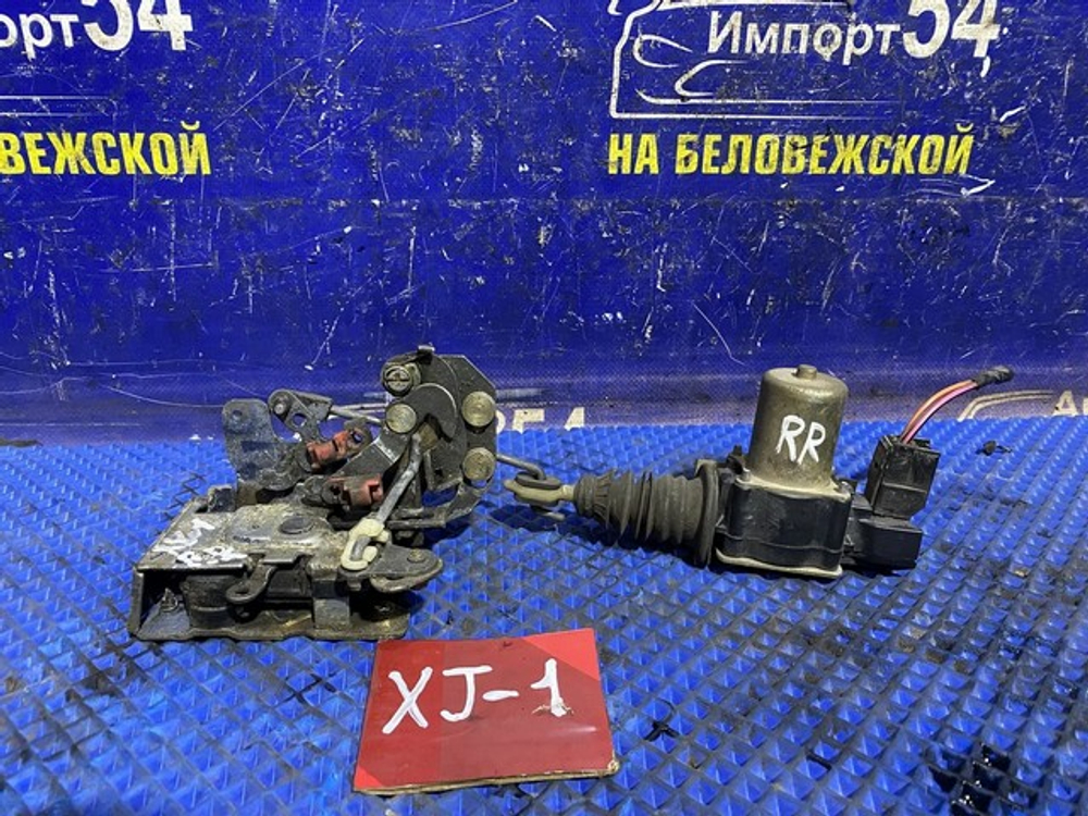 Замок двери задней правой JEEP cherokee 1992