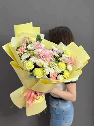 Авторский букет в цвете сливночного масла