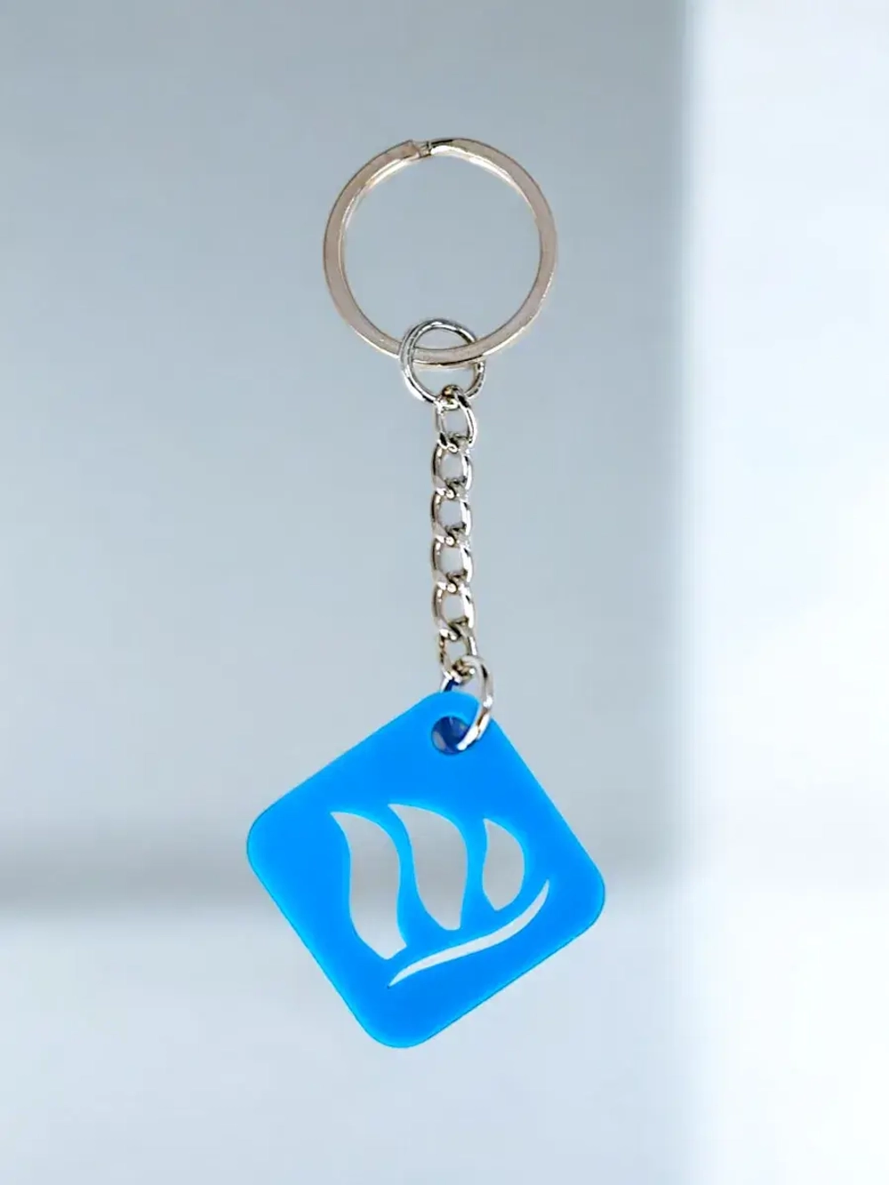 Брелок акриловый