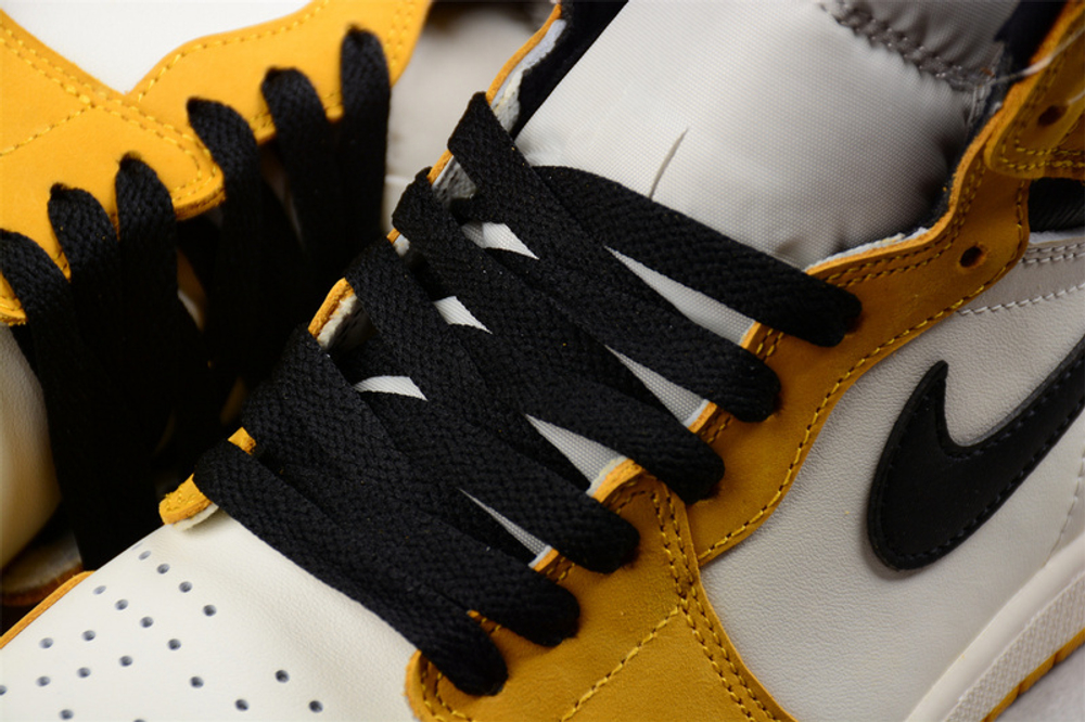Nike air jordan 1 retro high og yellow ochre top