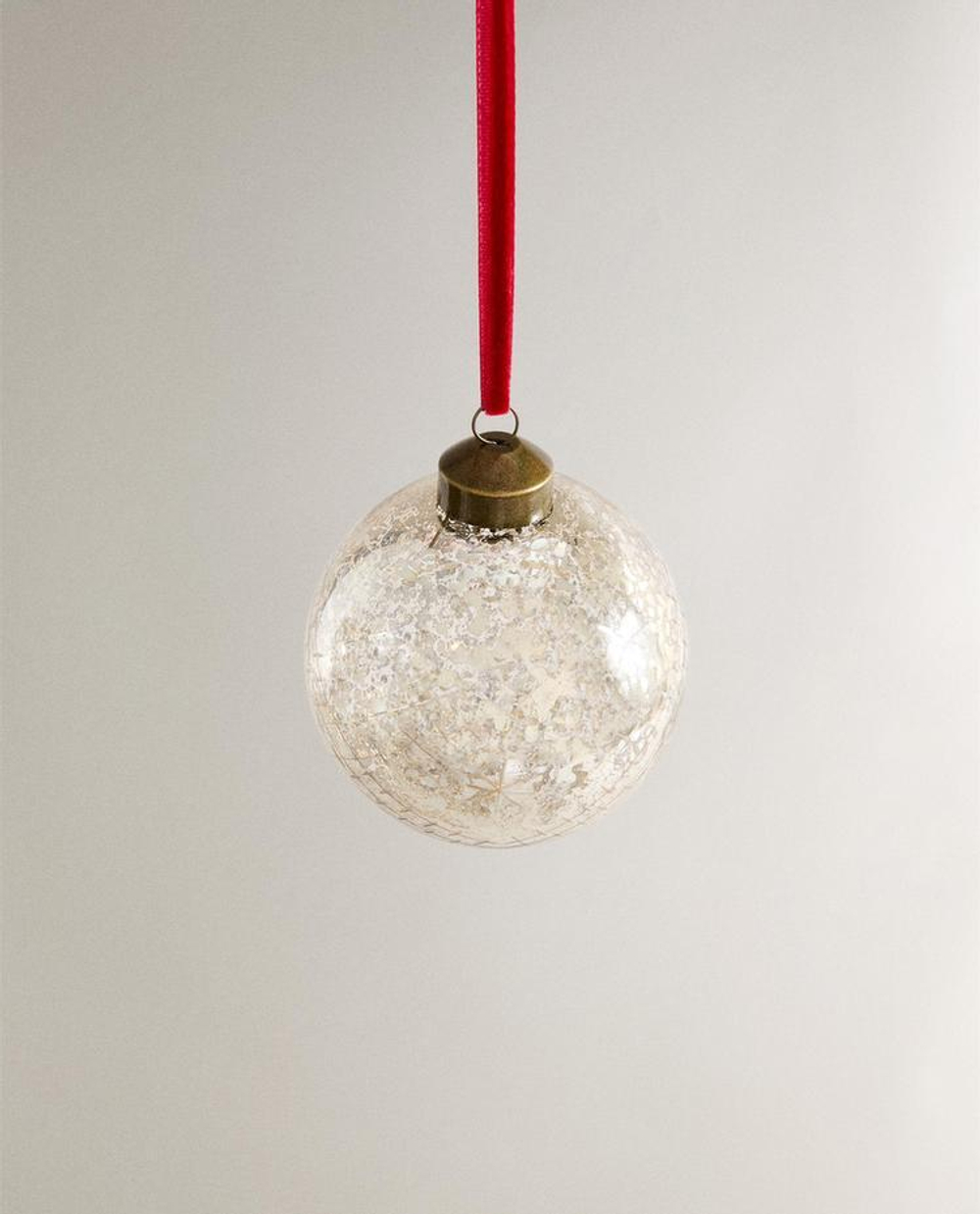 ZARA HOME ЕЛОЧНЫЙ ШАР С ЭФФЕКТОМ КРАКЛЕ, СЕРЕБРЯНЫЙ