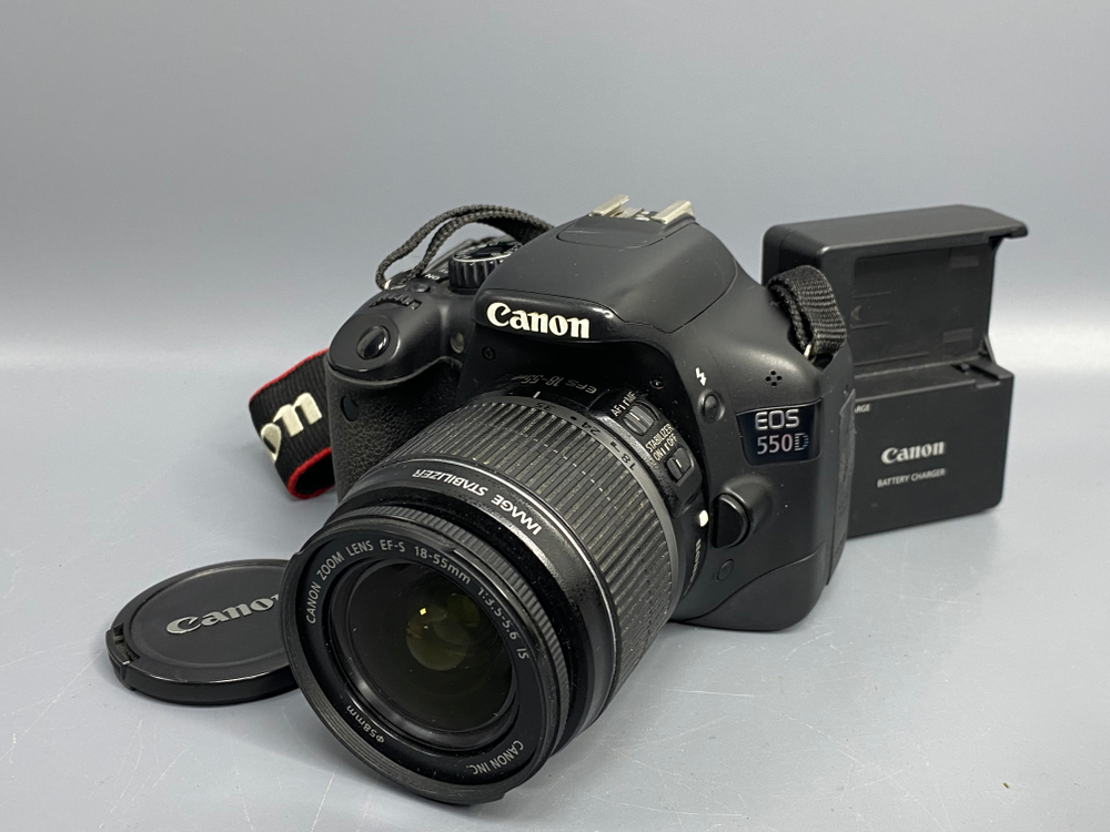 Canon 550D Kit 18-55mm IS 16500 кадров