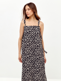 Платье прямого силуэта на бретелях