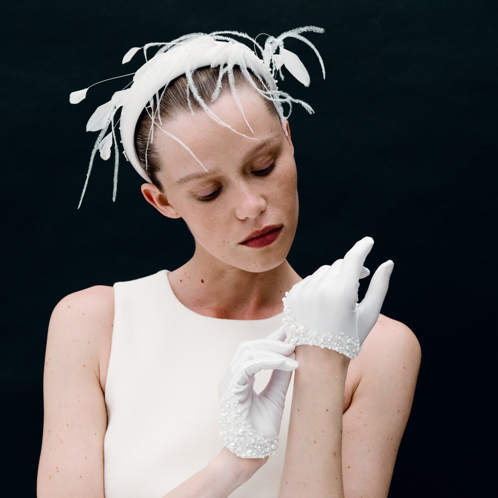 Перчатки кокроткие с жемчужной россыпью