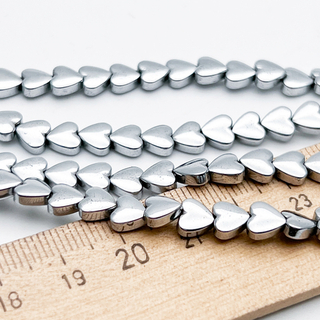 Гематит Сердце бусины (имитация), цвет серебристый, размер около 6 мм, цена за отрезок 19 см (1/2 нити)