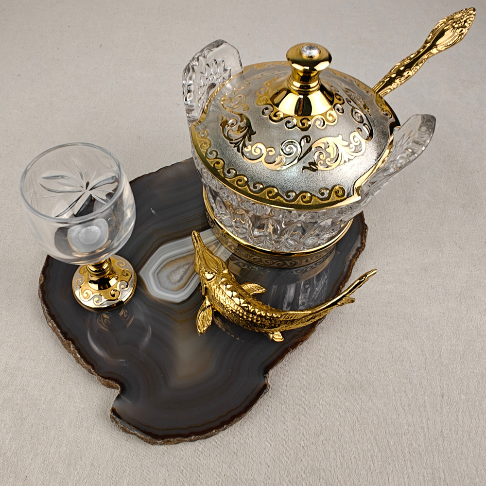 Икорница "Осетринка" с крышечкой на агате с рюмочкой