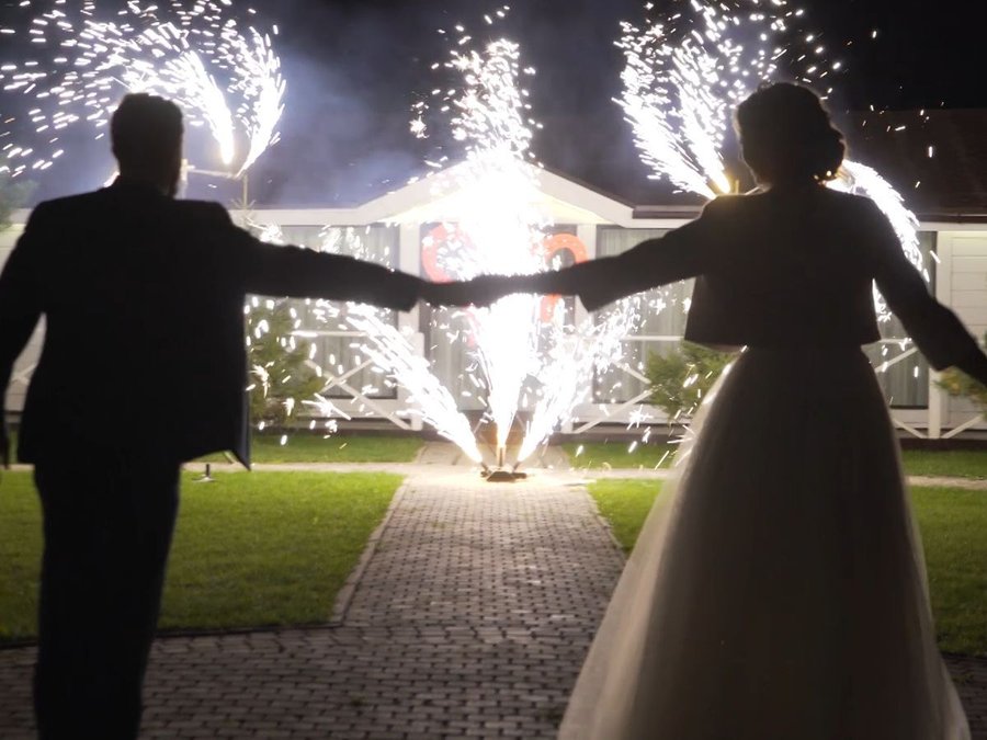 Салют на свадьбу – модная тенденция