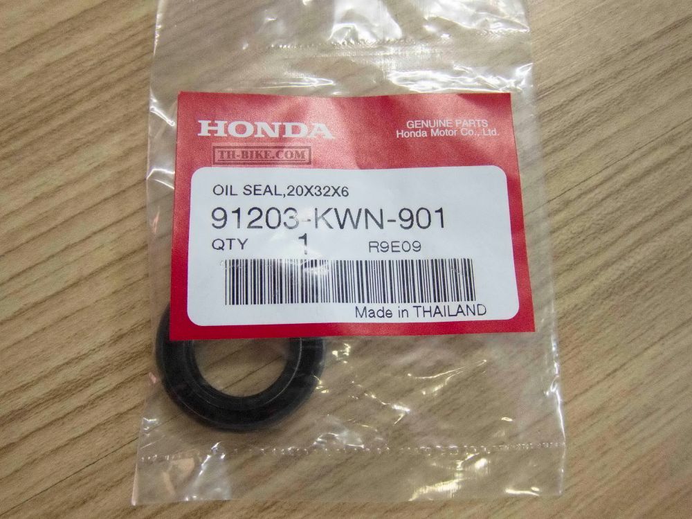 91203-KWN-901. OIL SEAL, 20X32X6