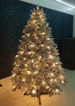 Заснеженная елка с Гирляндой встроенной «Королева леса» (Литая хвоя) 3 м