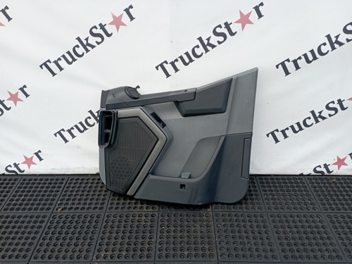 Обшивка двери правой 2020 год.