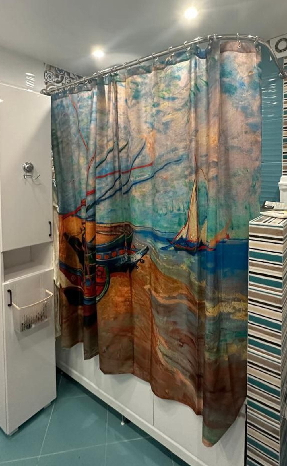 Комплект штор "Рыбацкие лодки Ван Гога", по мотивам картины Винсент Ван Гога «Рыбацкие лодки на пляже в Сент-Мари»