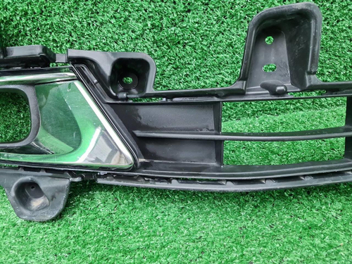 Накладка ПТФ правая Toyota Land Cruiser 200 15-21