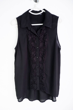 Блузка в лаконичном дизайне, визуально на 46 размер