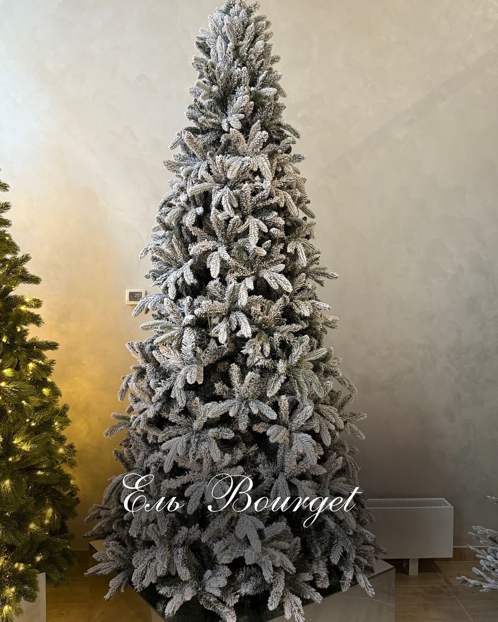 Заснеженная елка «Bourget» Бурже (Литая+пвх) 210 см / 2,1 м