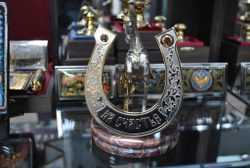 Конь с подковой "На счастье" с яшмой