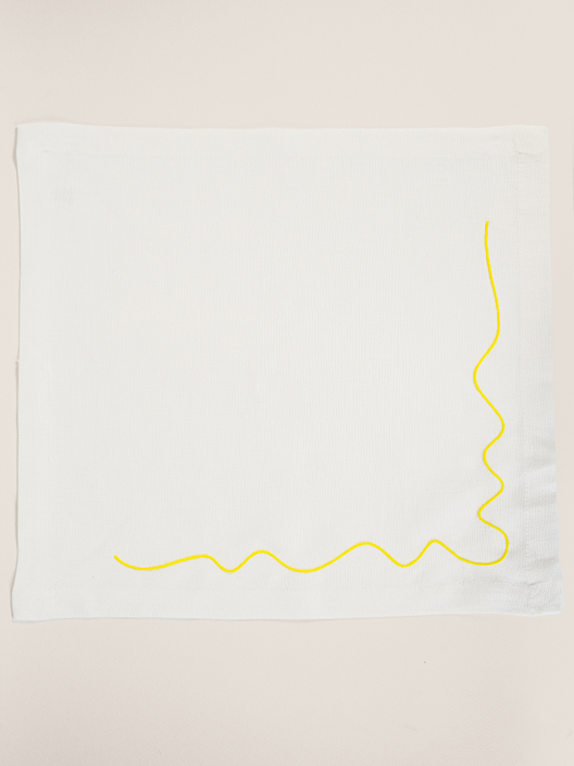 Салфетка льняная с желтой вышивкой