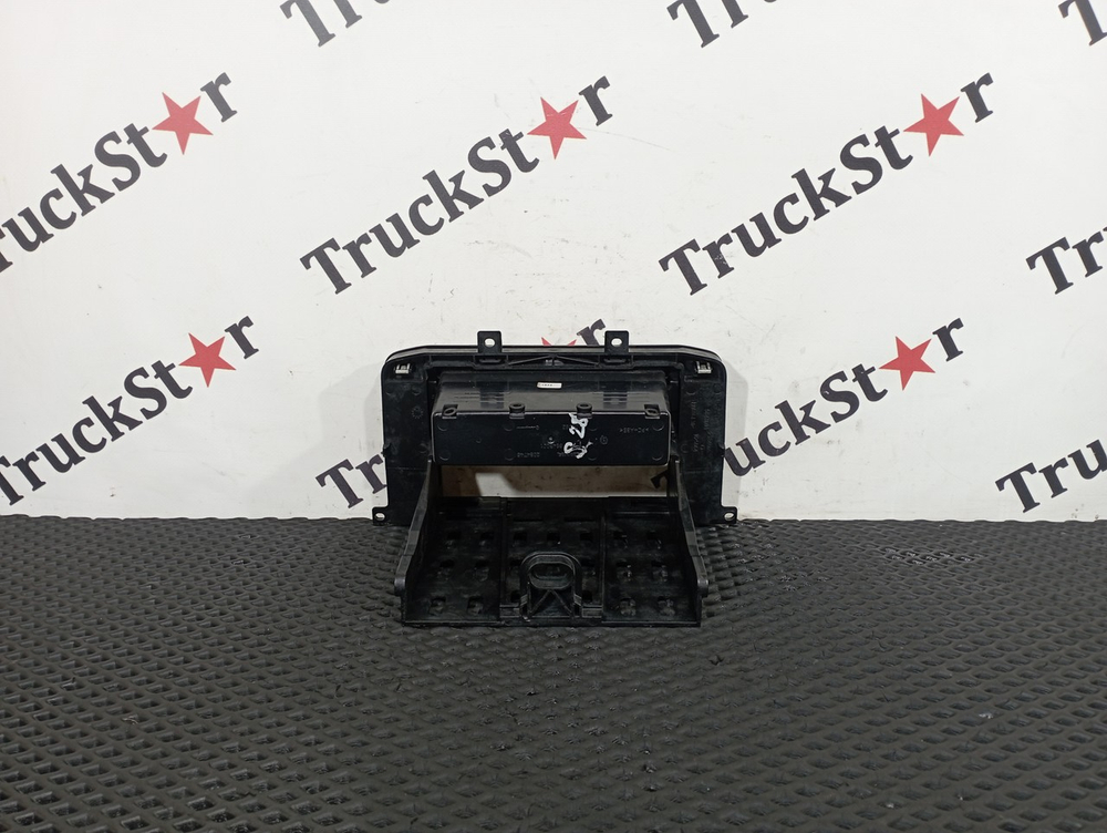 Крепление магнитолы