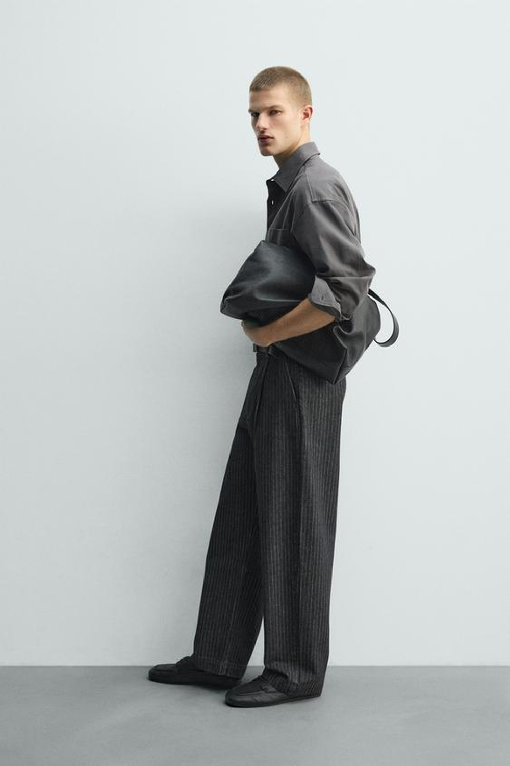 ZARA БРЮКИ ЧИНОС RELAXED FIT В ТОНКУЮ ПОЛОСКУ, СЕРЫЙ