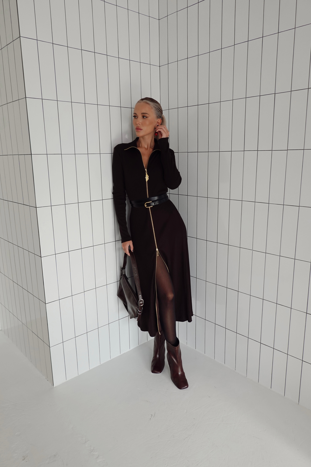 Платье из трикотажа с замком спереди по всей длине