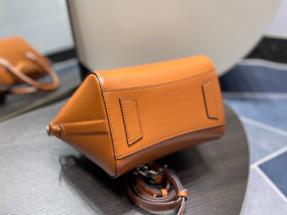Givenchy Antigona Mini 22 cm
