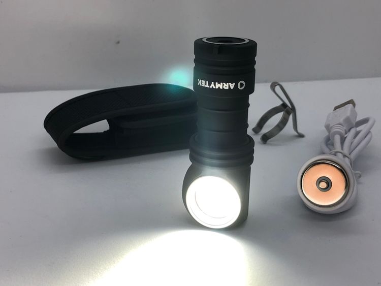 Фонарь Armytek Wizard C1 Pro Magnet USB белый