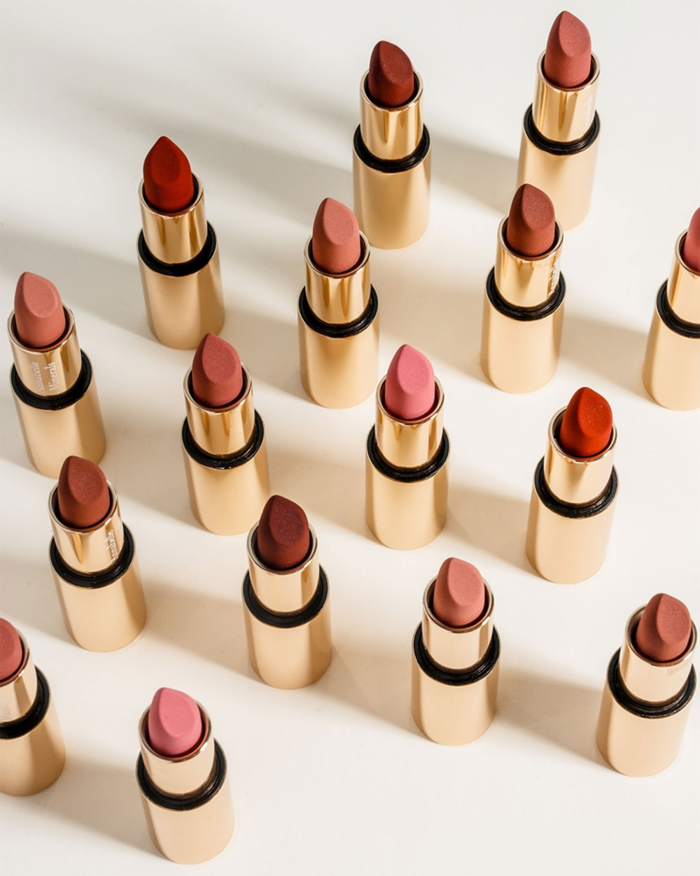 Annabelle Minerals Sheer Lipstick Refill - Увлажняющая блестящая помада для губ оттенок Coconut, 3 g