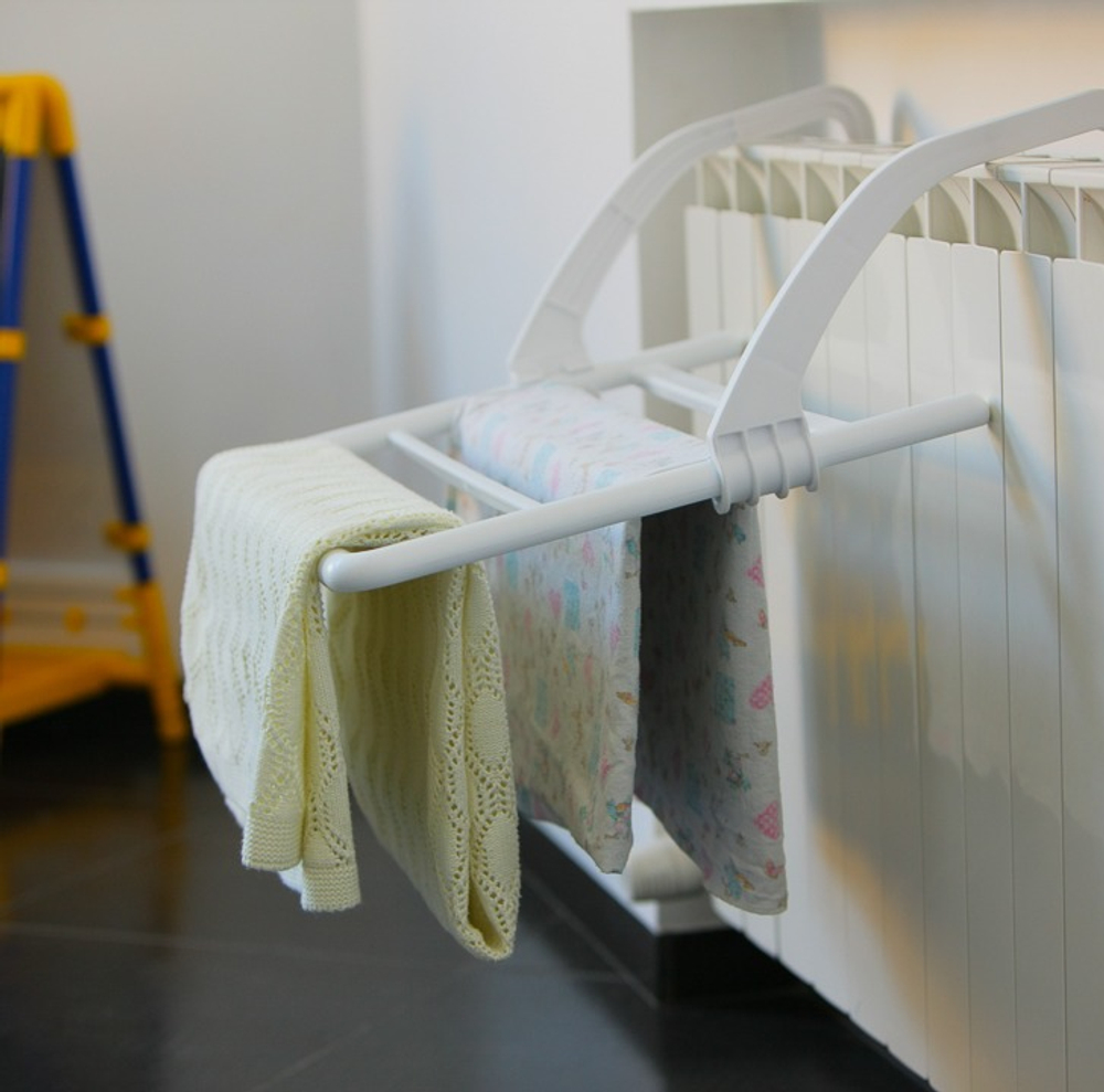 Сушилка навесная на батарею Berossi, снежно-белый