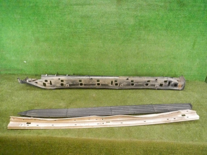 Накладка порога правая Toyota Land Cruiser 300 (2021-н.в.)