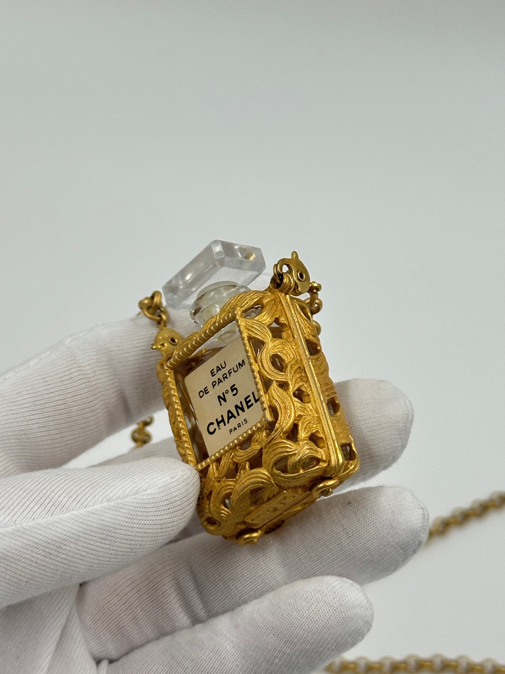 Кулон Chanel с духами Chanel №5