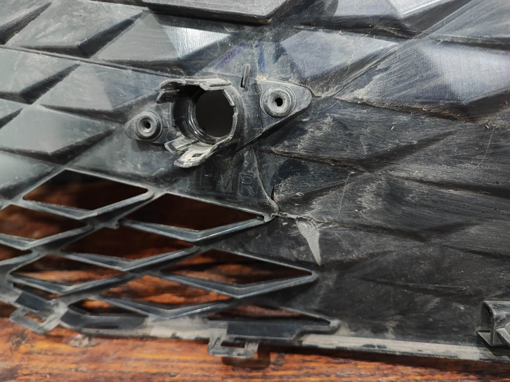 Решетка переднего бампера Geely Coolray 23-нв Б/У Оригинал 6010207100