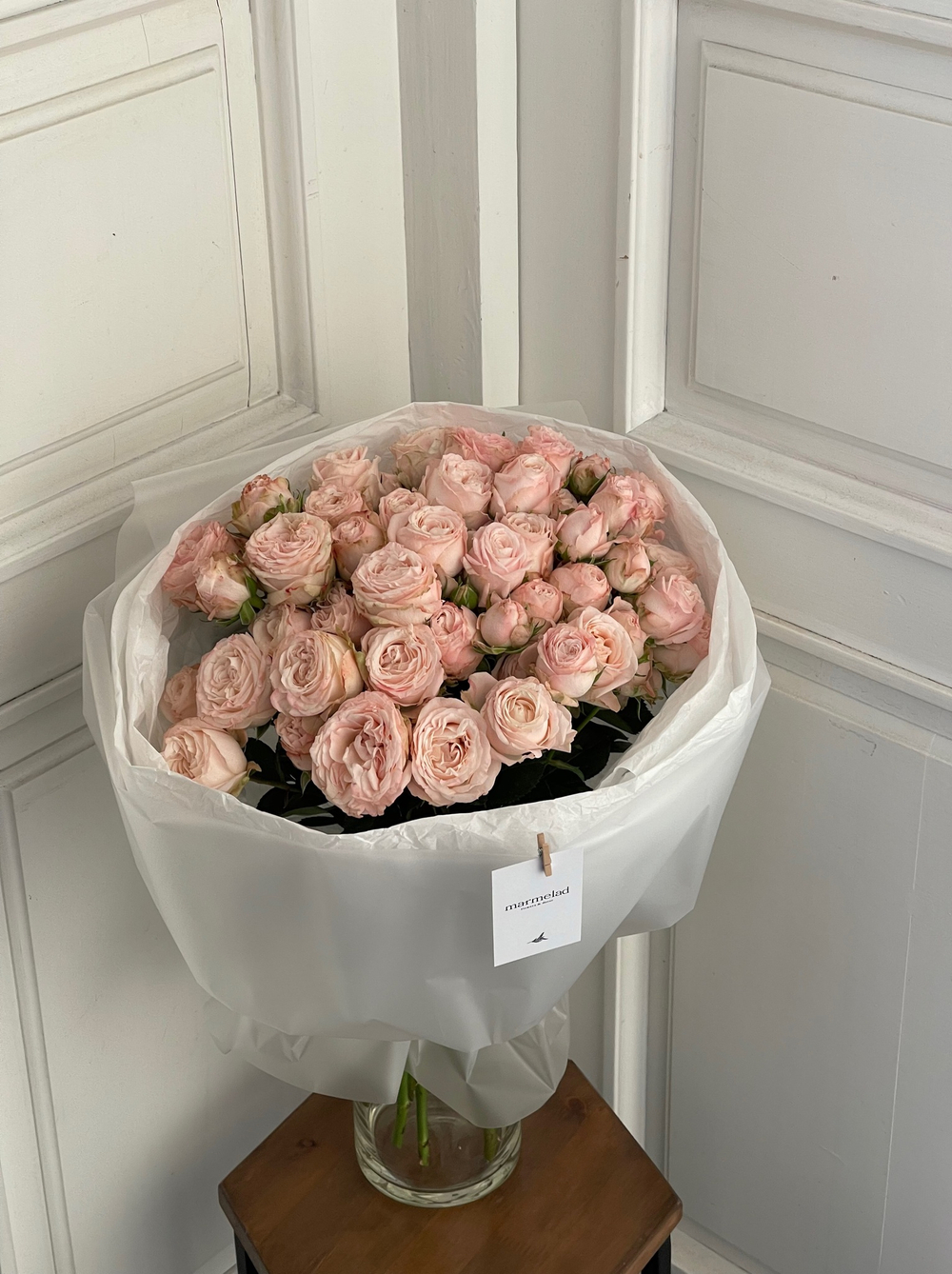 Букет с нежными кустовыми розами
