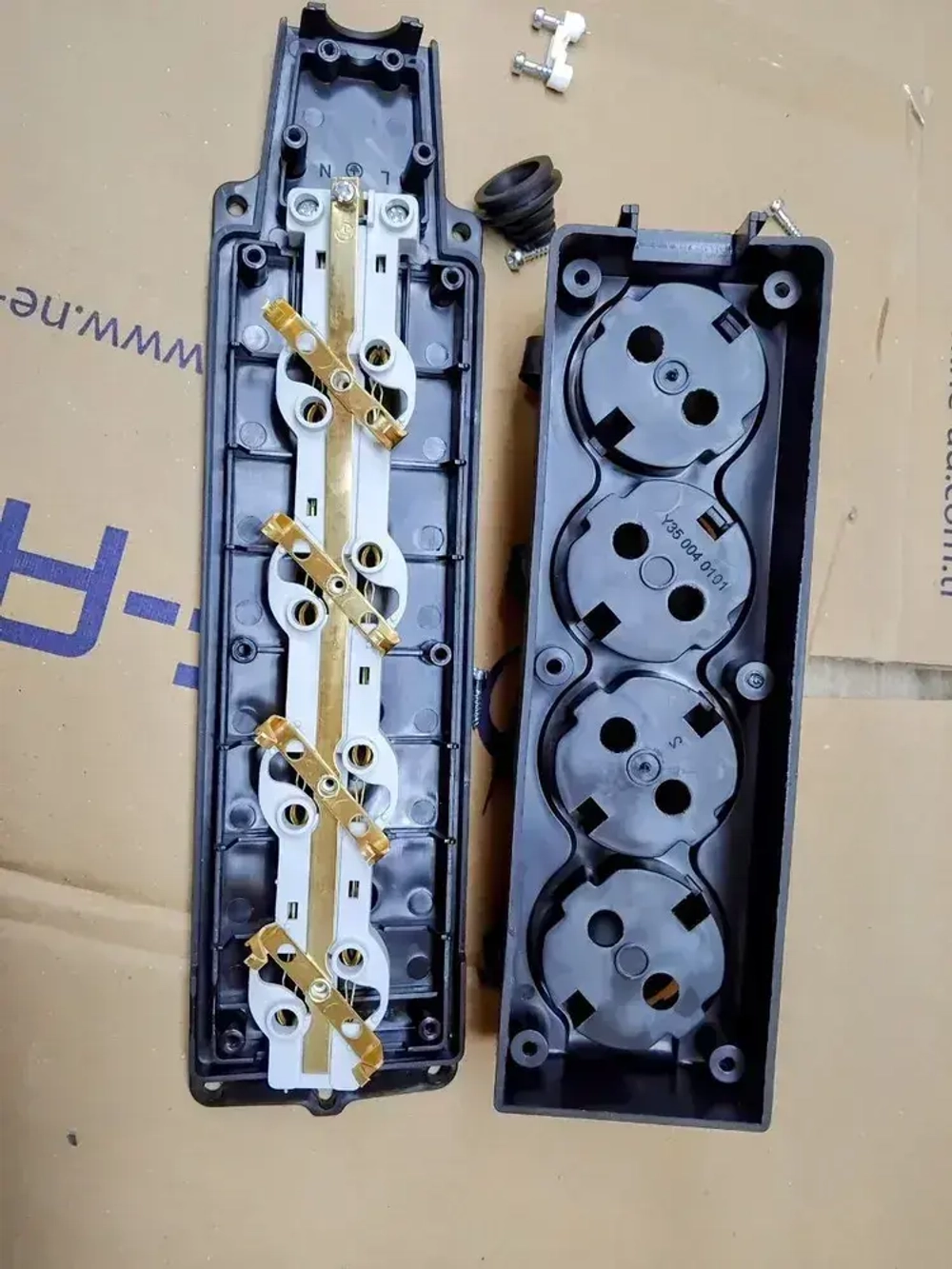 NE-AD Колодка каучуковая четверная (4 гнезда), 1 штука