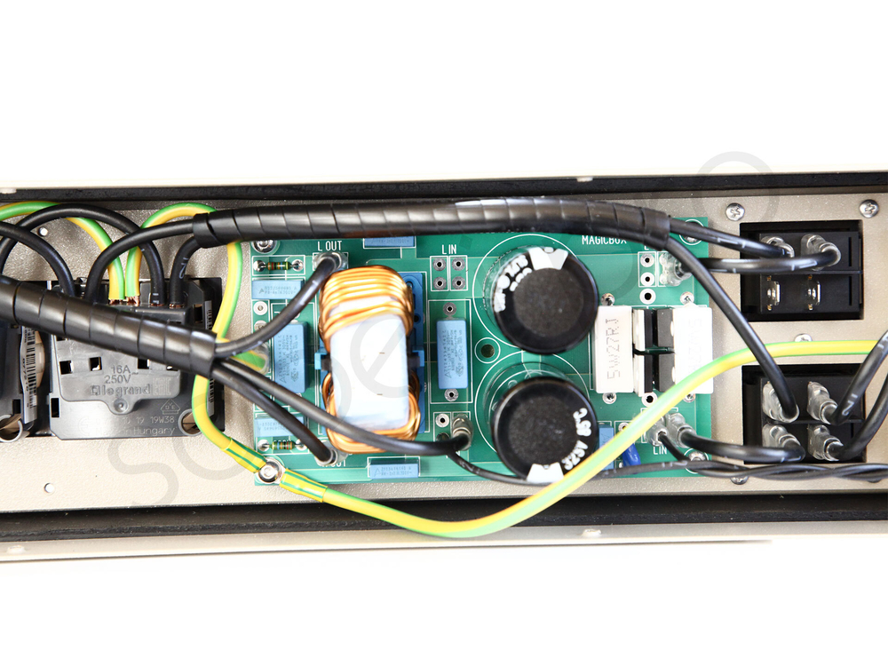 "MagicBox L4" сетевой фильтр питания для аудиотехники